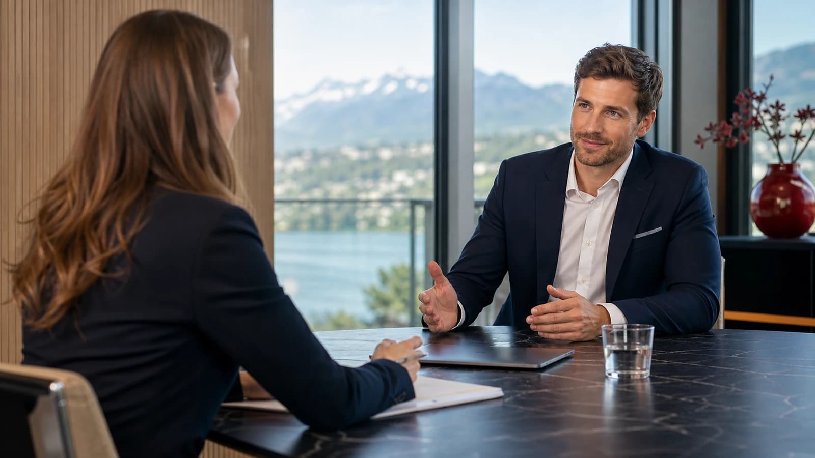 Scène professionnelle suisse dédiée à l'article Salaire moyen Suisse 2026 : comment négocier sans se sous-vendre