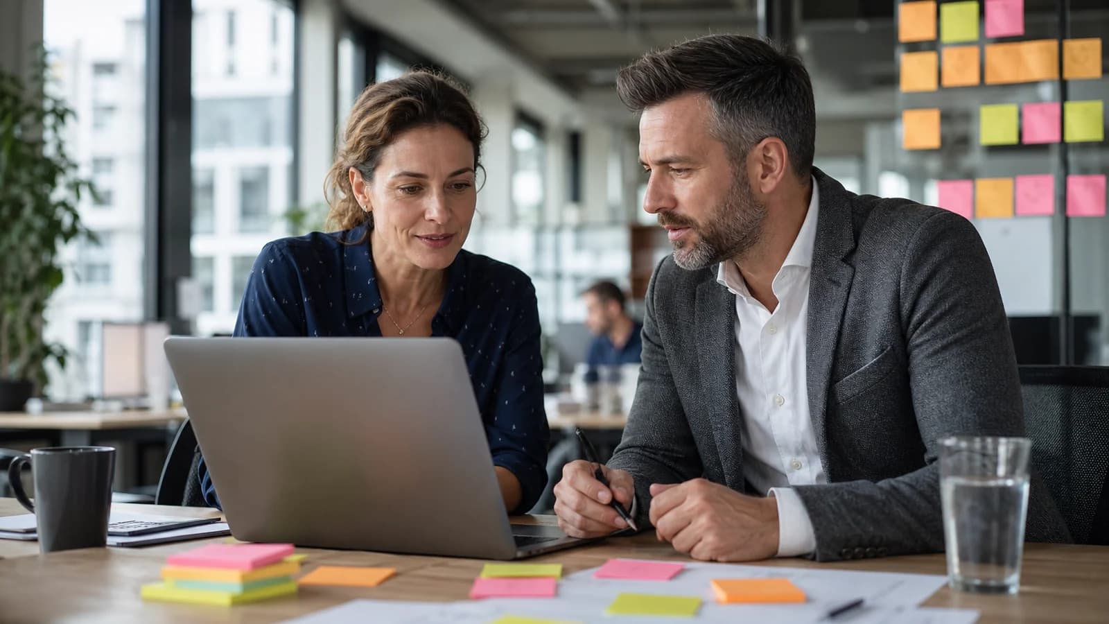 Équipe RH suisse organisant rapidement un recrutement prioritaire