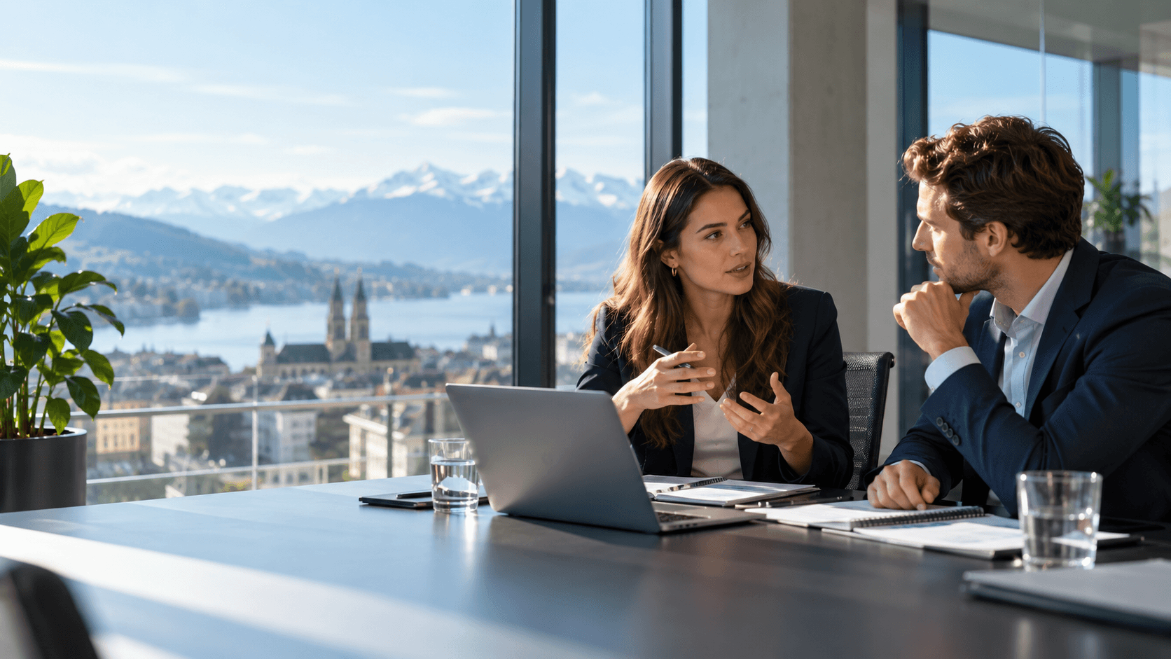 Deux professionnels préparant un échange commercial B2B dans un bureau suisse